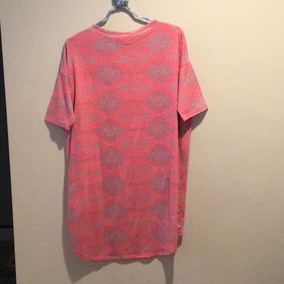 LuLaRoe Pink/Gray Short Sleeve Tunic XS Geometric Designs - Picture 3 of 3